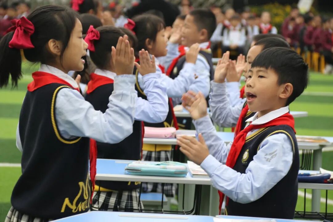 火炬一小2021年校园十大新闻 | 足迹·幸福
