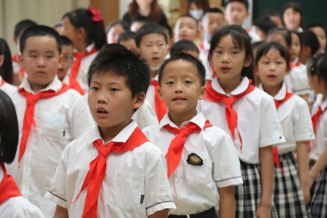 火一动态|喜迎二十大 争做好队员||2022年春新队员入队仪式