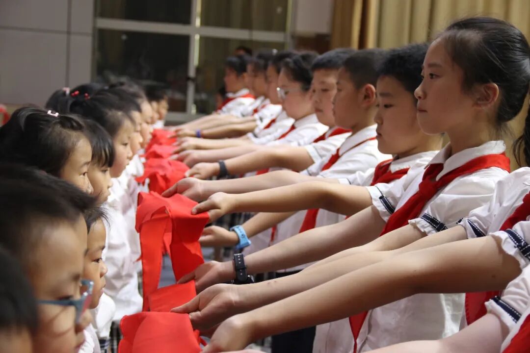 火一动态|喜迎二十大 争做好队员||2022年春新队员入队仪式
