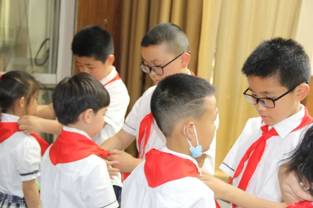 火一动态|喜迎二十大 争做好队员||2022年春新队员入队仪式