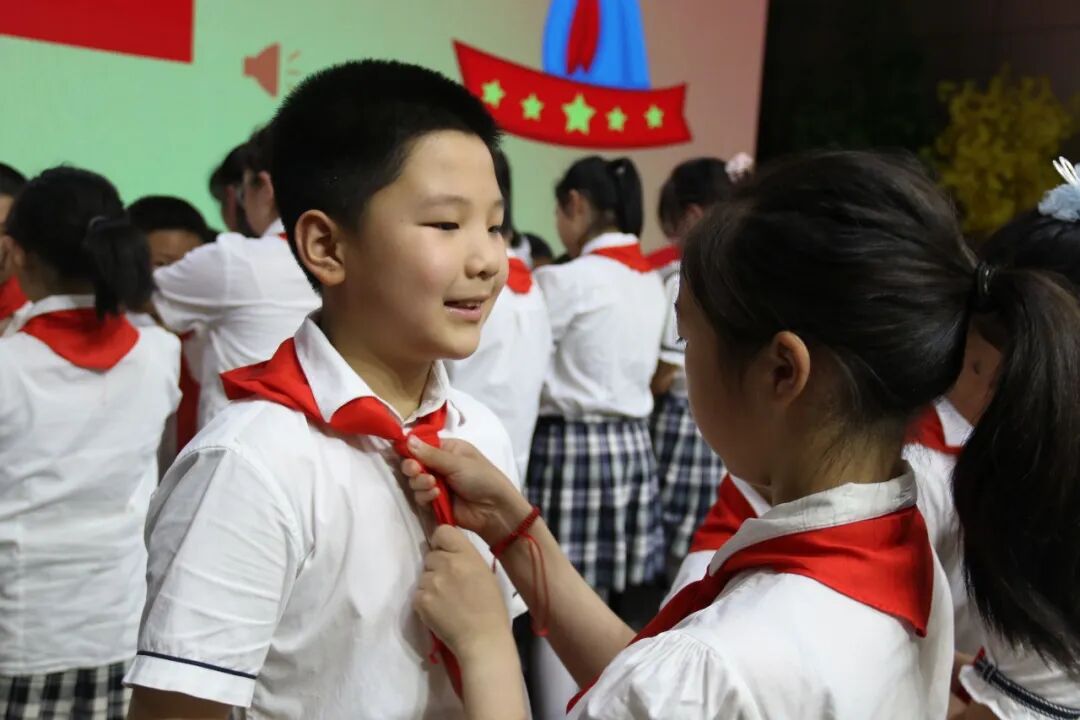 火一动态|喜迎二十大 争做好队员||2022年春新队员入队仪式