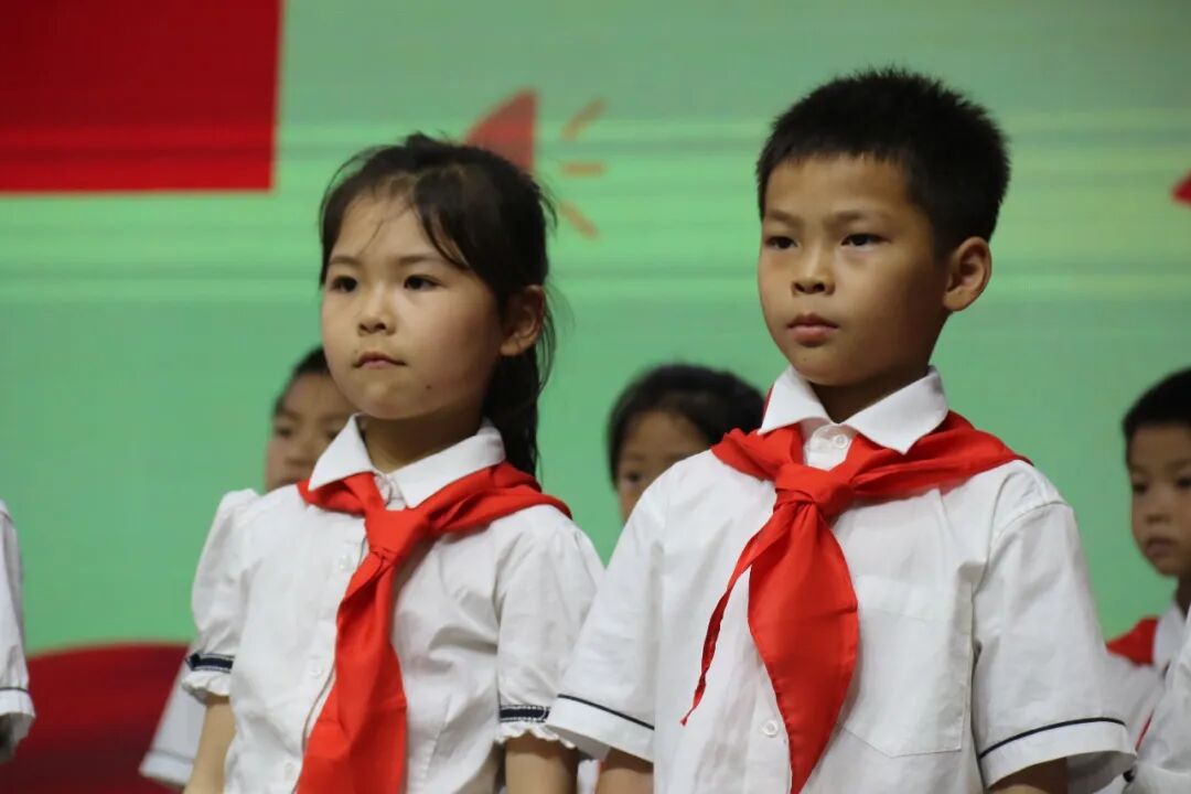 火一动态|喜迎二十大 争做好队员||2022年春新队员入队仪式