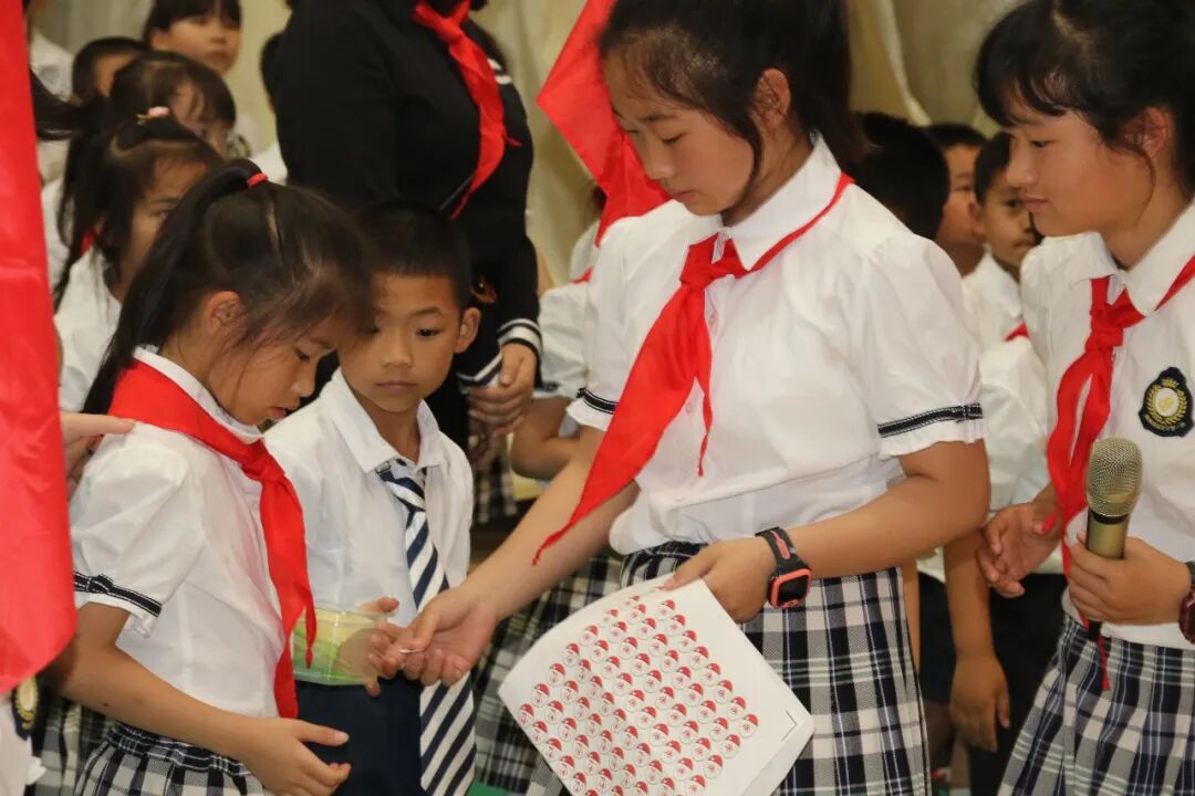 火一动态|喜迎二十大 争做好队员||2022年春新队员入队仪式