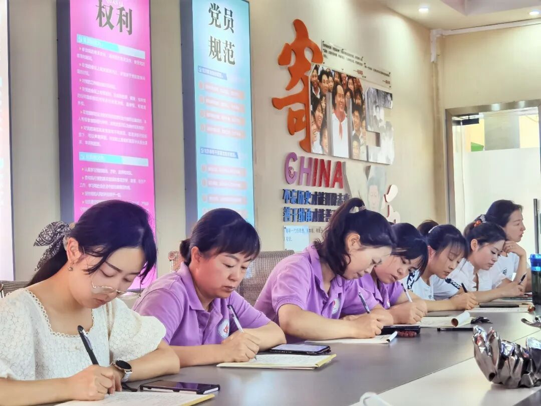 火一动态|总结回顾 携手致远||火炬一小名师工作室期末总结会暨假期工作安排会