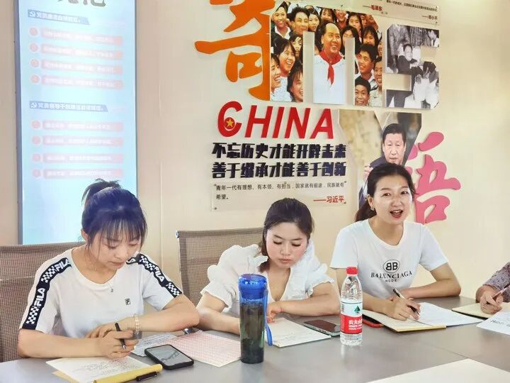 火一动态|总结回顾 携手致远||火炬一小名师工作室期末总结会暨假期工作安排会
