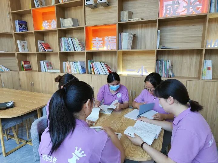 火一动态|总结回顾 携手致远||火炬一小名师工作室期末总结会暨假期工作安排会