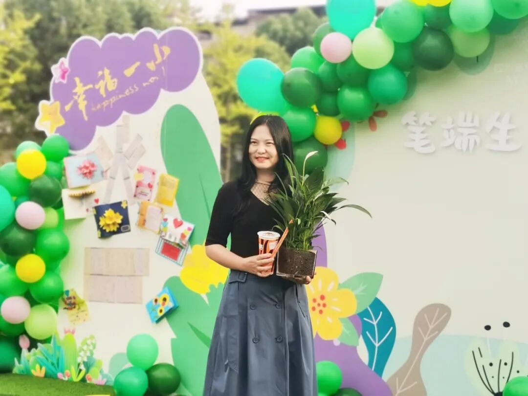 火一动态|笔端生芳华 情满中秋月|| 火炬一小教师节/中秋节“双节”庆祝活动