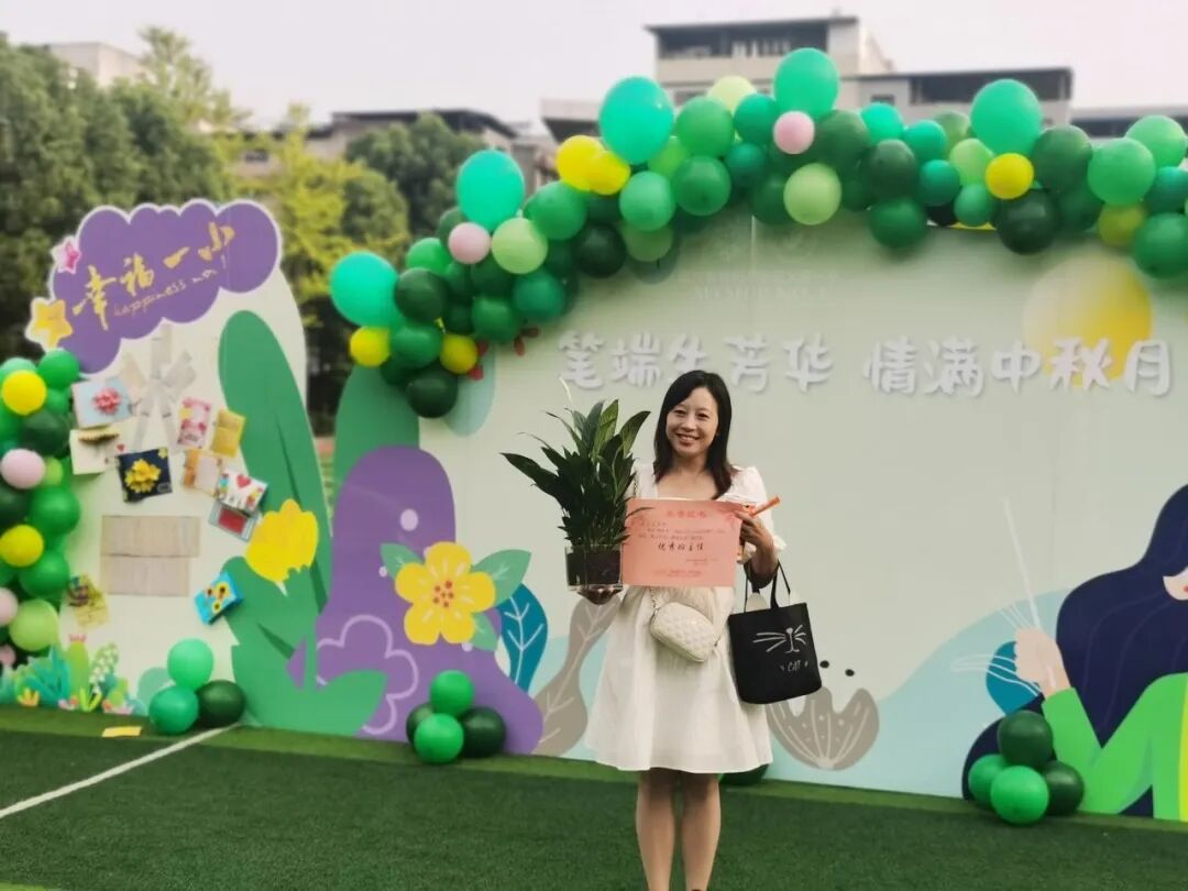 火一动态|笔端生芳华 情满中秋月|| 火炬一小教师节/中秋节“双节”庆祝活动