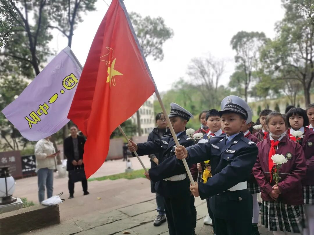 火一动态|缅怀英雄先烈  传承红色基因||清明祭扫活动