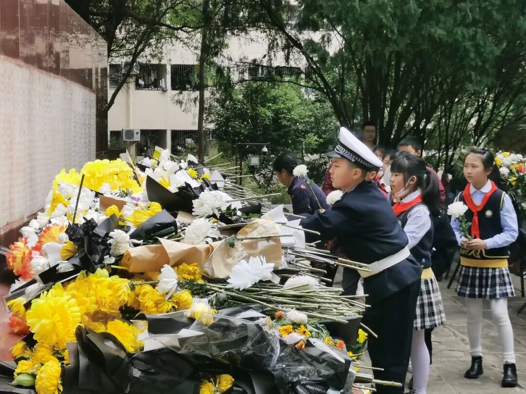 火一动态|缅怀英雄先烈  传承红色基因||清明祭扫活动