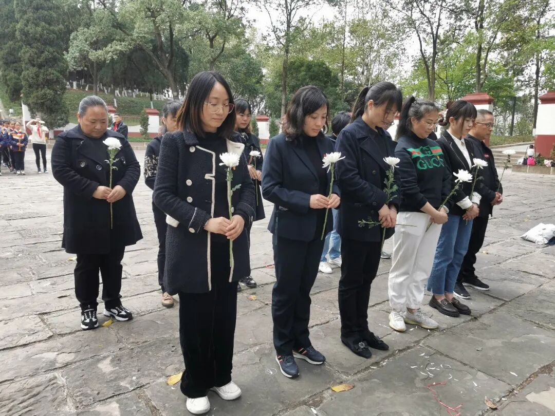 火一动态|缅怀英雄先烈  传承红色基因||清明祭扫活动
