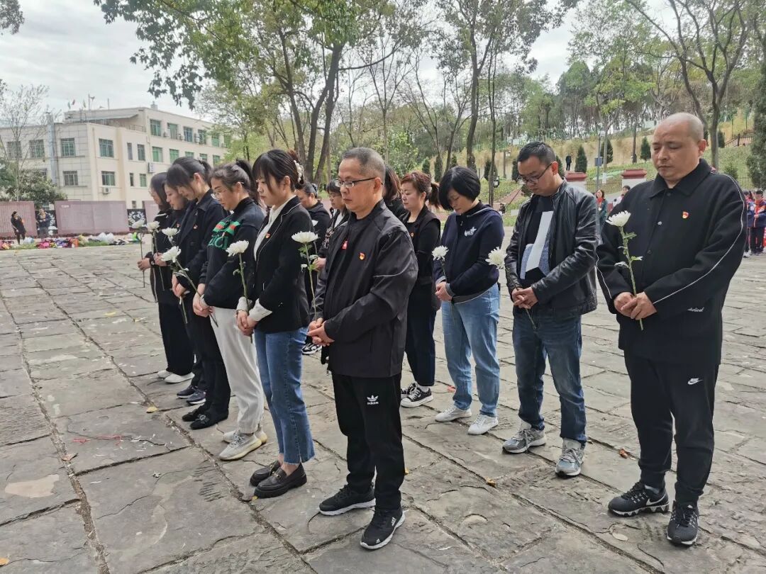 火一动态|缅怀英雄先烈  传承红色基因||清明祭扫活动