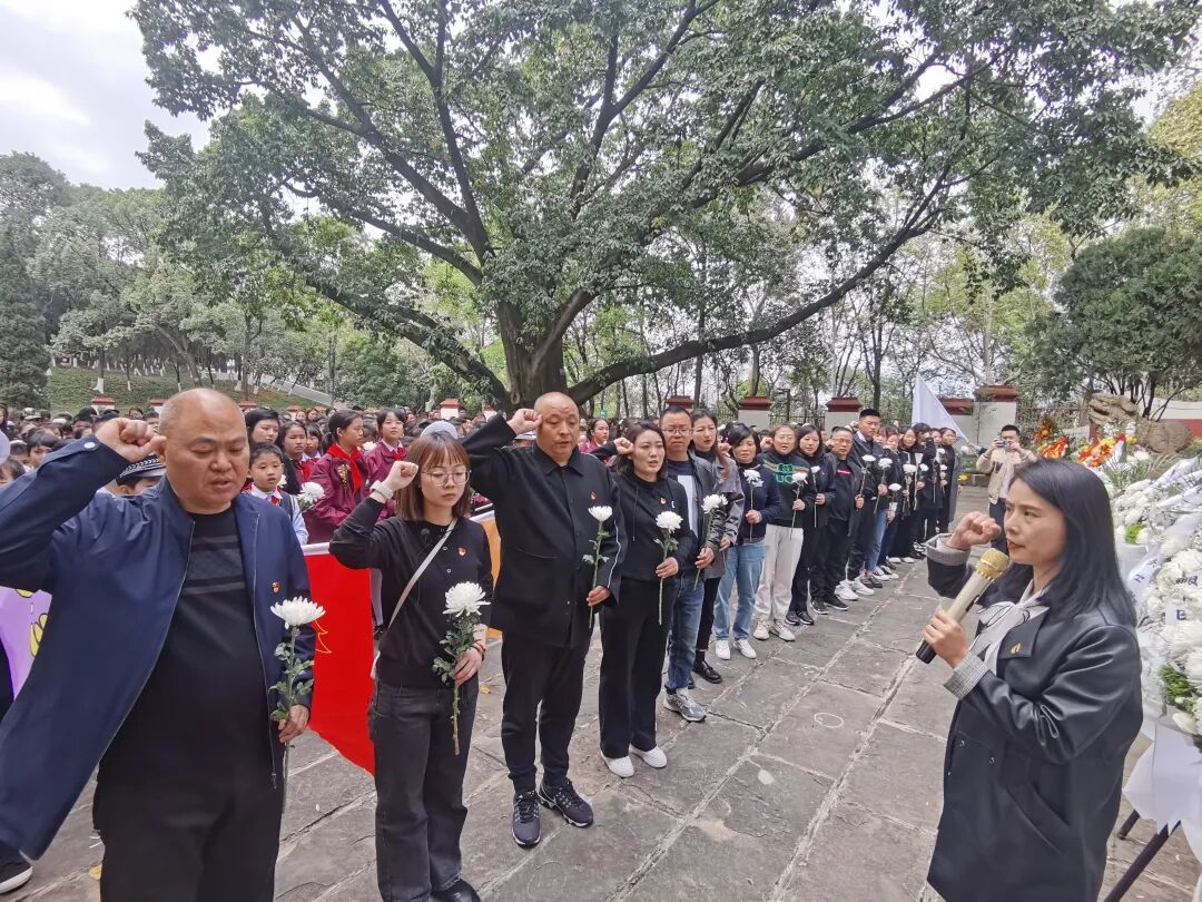 火一动态|缅怀英雄先烈  传承红色基因||清明祭扫活动