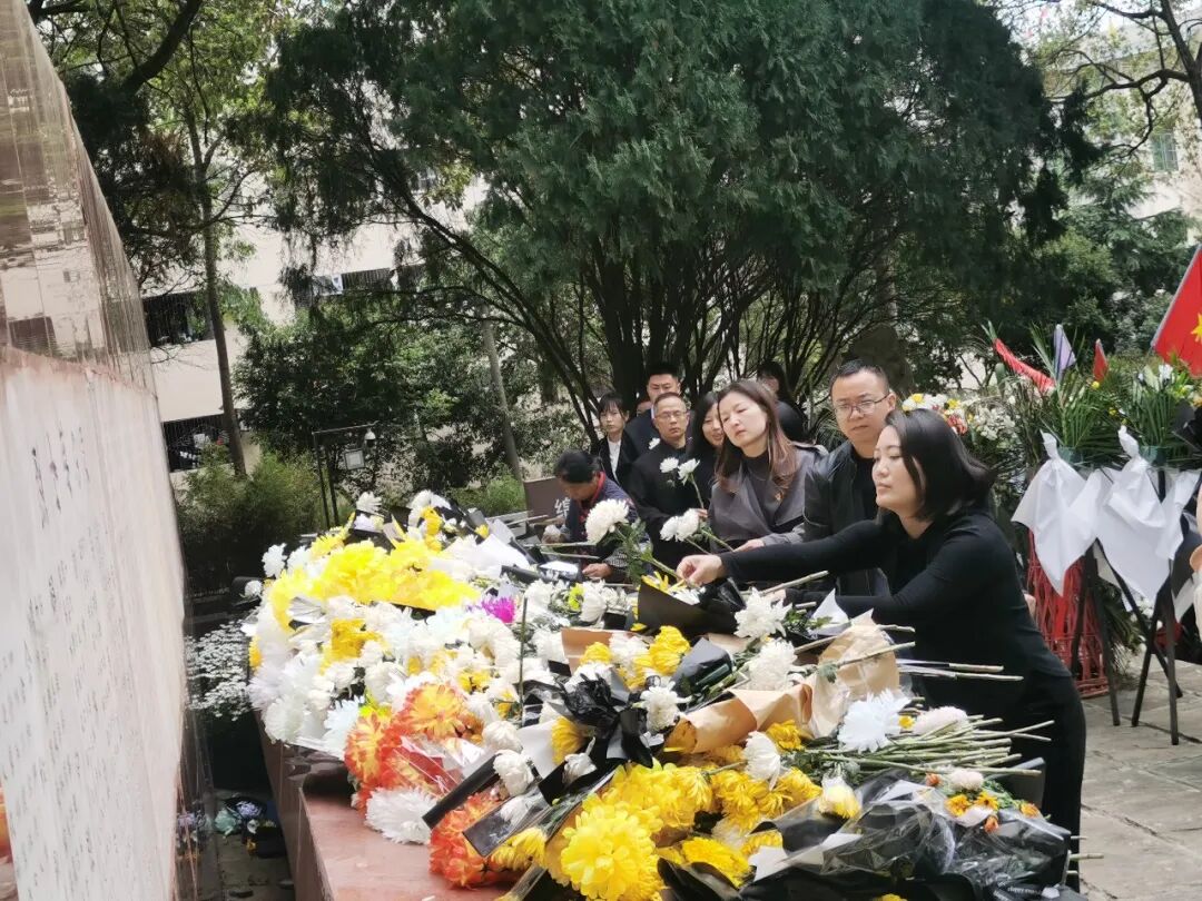 火一动态|缅怀英雄先烈  传承红色基因||清明祭扫活动