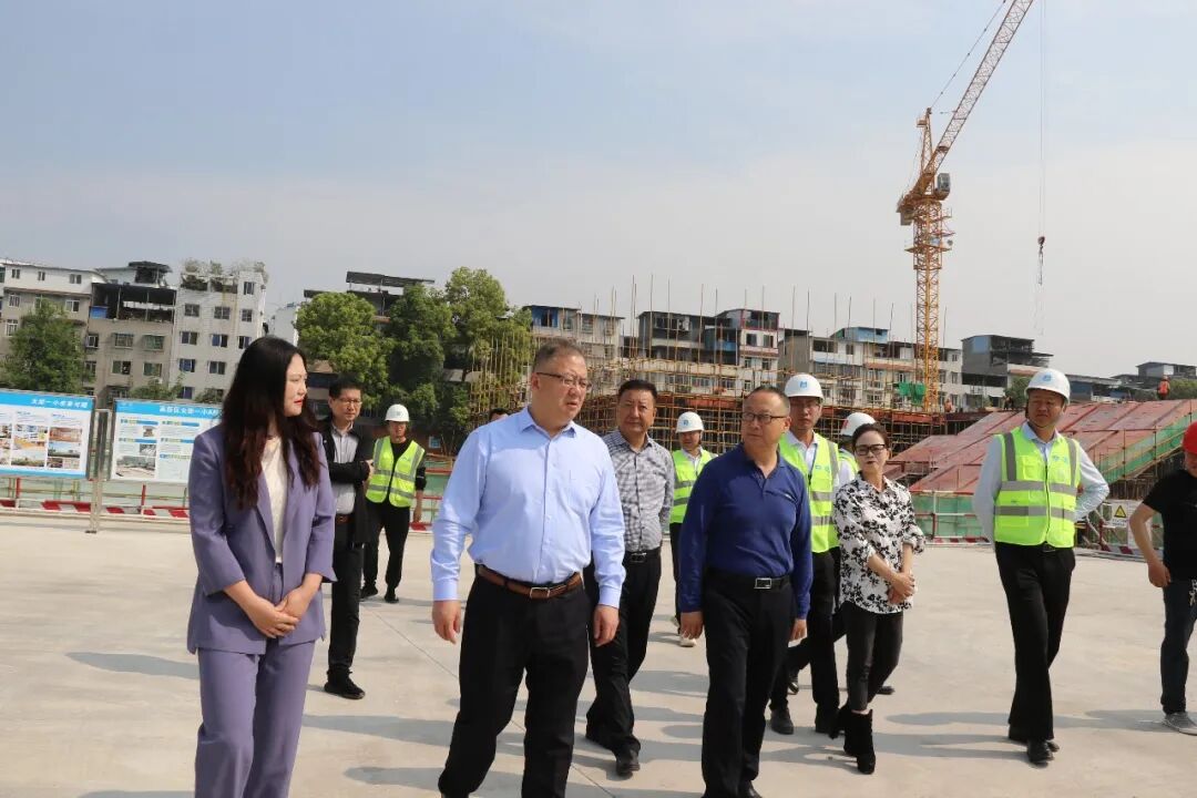 火一新校区建设 |市政府党组副书记，科技城党工委副书记、管委会主任梁磊调研火炬一小A校区