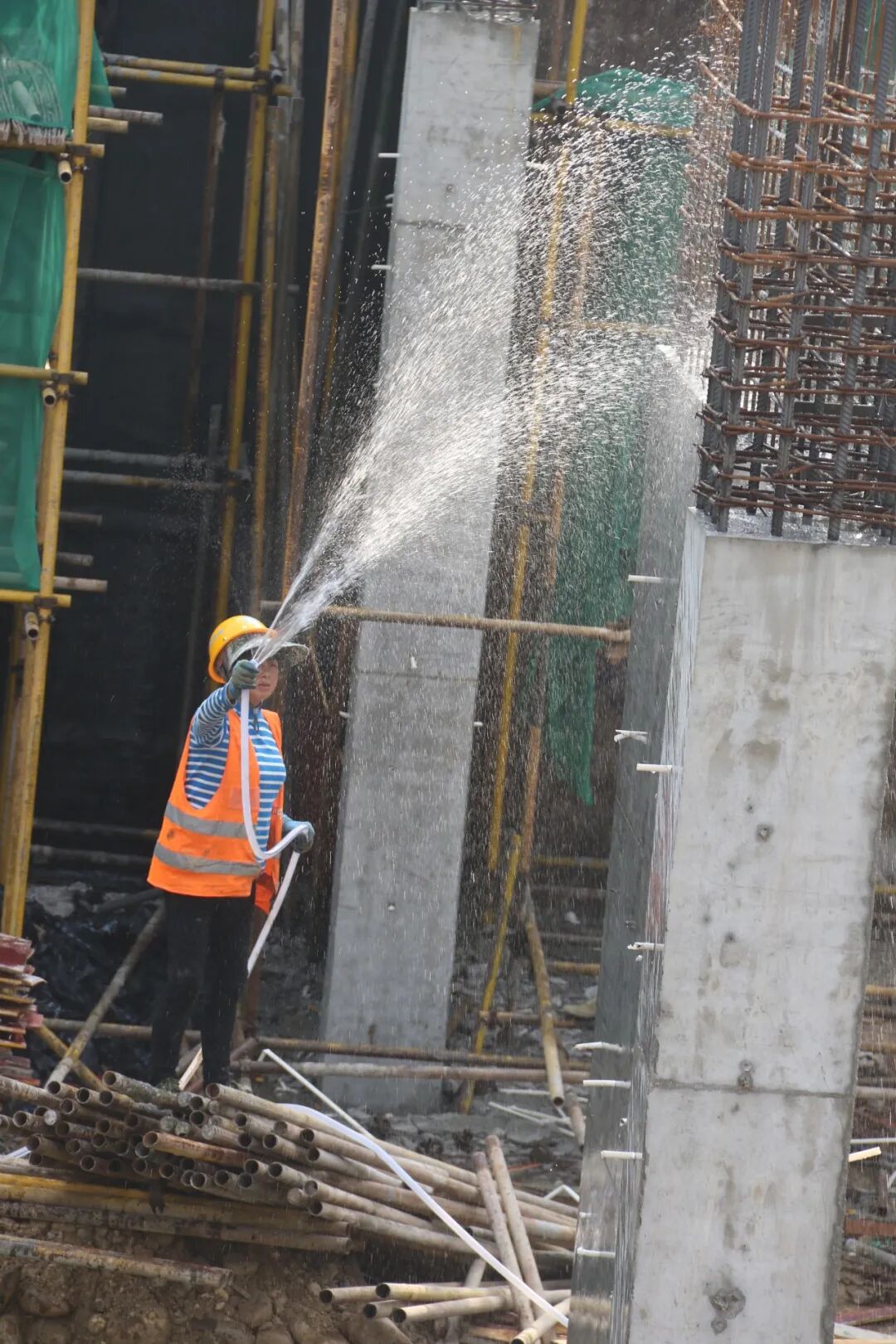 火一新校区建设 |市政府党组副书记，科技城党工委副书记、管委会主任梁磊调研火炬一小A校区
