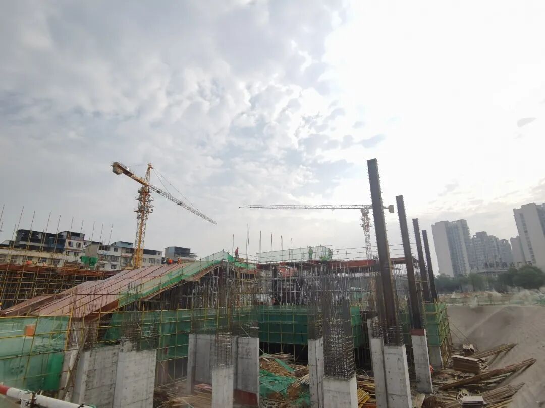 火一新校区建设 |市政府党组副书记，科技城党工委副书记、管委会主任梁磊调研火炬一小A校区