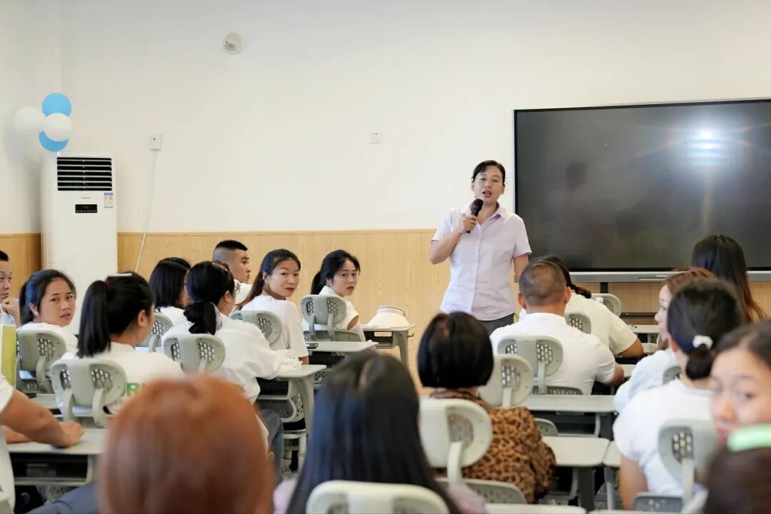火一动态|火炬一小2023年秋一年级新生家长会