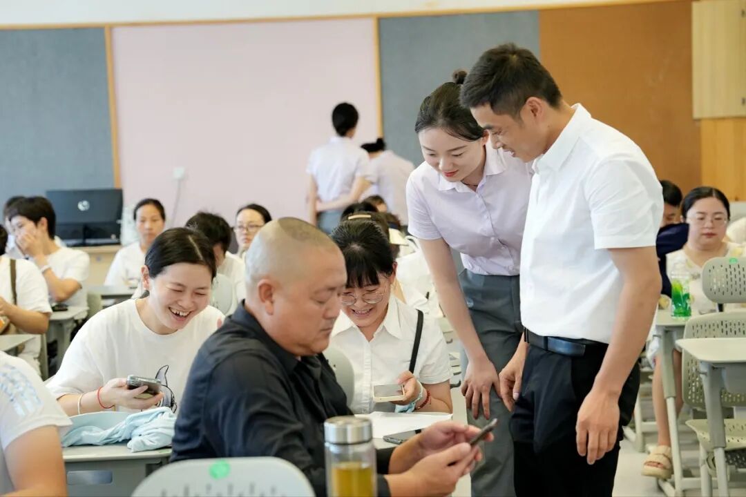 火一动态|火炬一小2023年秋一年级新生家长会