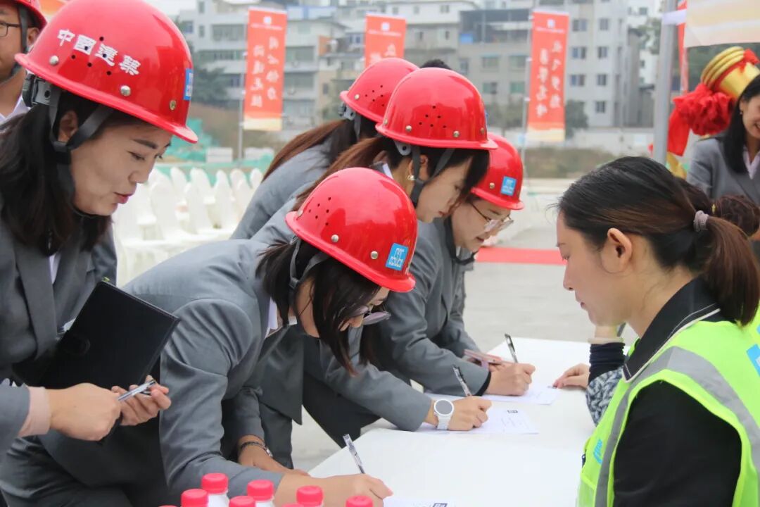 火一·喜讯丨 绵阳高新区火炬第一小学校 A校区建设项目顺利封顶!