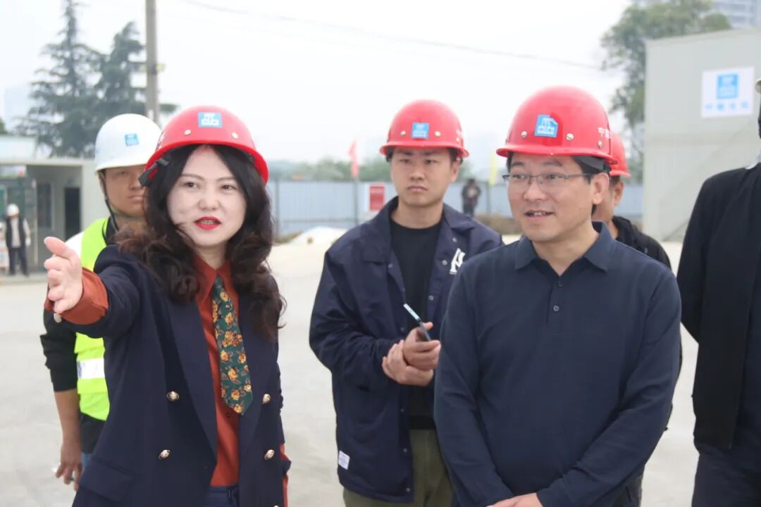 火一·动态丨深入调研促提升 精准指导助发展 --绵阳科技城社会事业和基层治理局局长杨国斌一行调研火炬一小