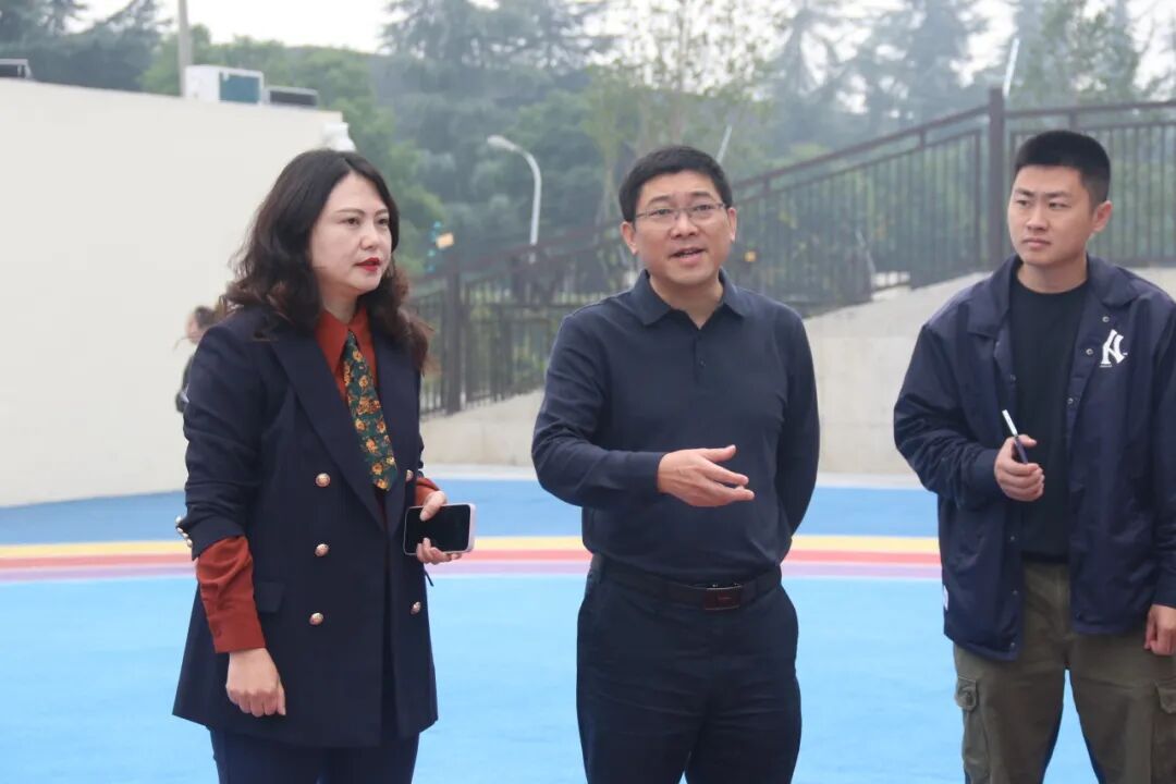 火一·动态丨深入调研促提升 精准指导助发展 --绵阳科技城社会事业和基层治理局局长杨国斌一行调研火炬一小