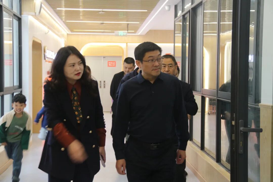 火一·动态丨深入调研促提升 精准指导助发展 --绵阳科技城社会事业和基层治理局局长杨国斌一行调研火炬一小