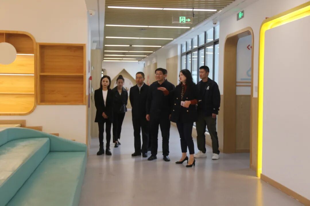 火一·动态丨深入调研促提升 精准指导助发展 --绵阳科技城社会事业和基层治理局局长杨国斌一行调研火炬一小