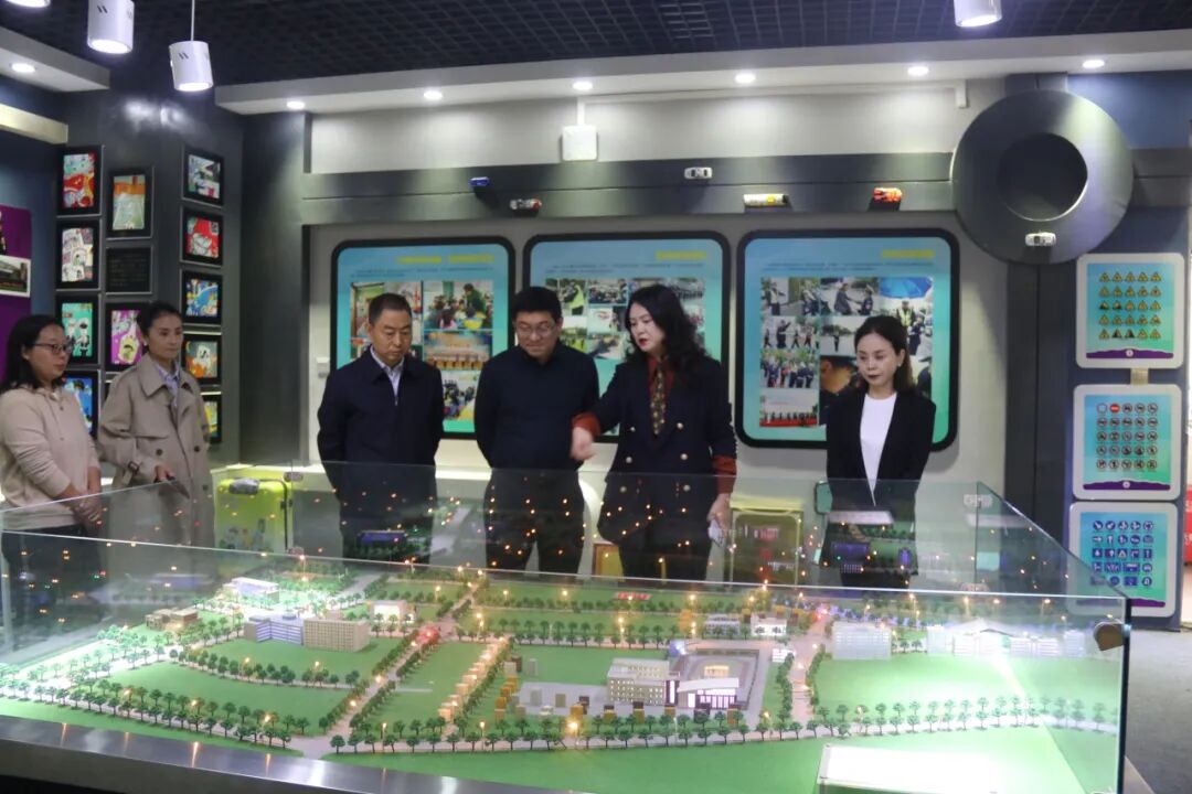 火一·动态丨深入调研促提升 精准指导助发展 --绵阳科技城社会事业和基层治理局局长杨国斌一行调研火炬一小