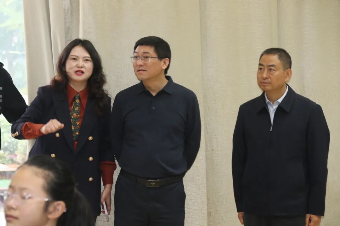 火一·动态丨深入调研促提升 精准指导助发展 --绵阳科技城社会事业和基层治理局局长杨国斌一行调研火炬一小