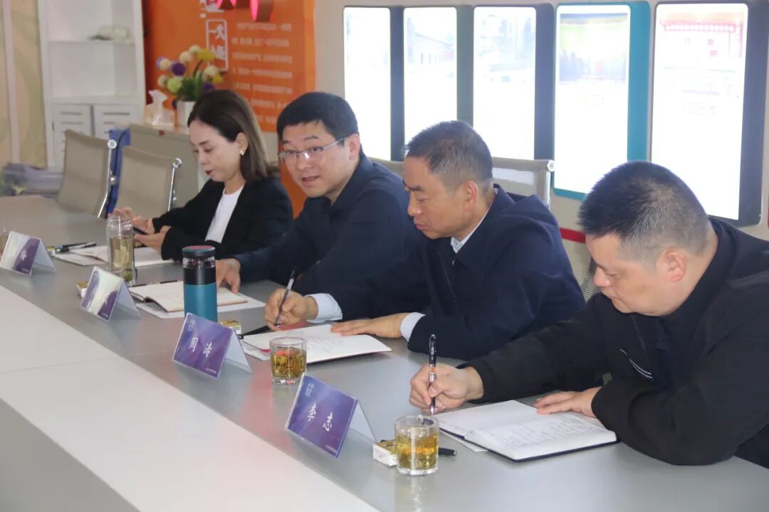 火一·动态丨深入调研促提升 精准指导助发展 --绵阳科技城社会事业和基层治理局局长杨国斌一行调研火炬一小