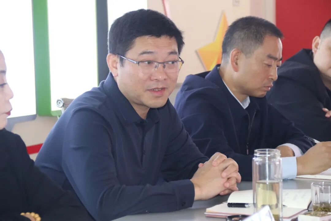 火一·动态丨深入调研促提升 精准指导助发展 --绵阳科技城社会事业和基层治理局局长杨国斌一行调研火炬一小