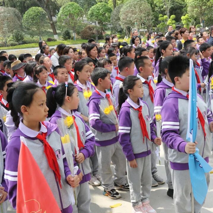 致敬,永远的英雄丨高新区火炬一小清明祭扫活动