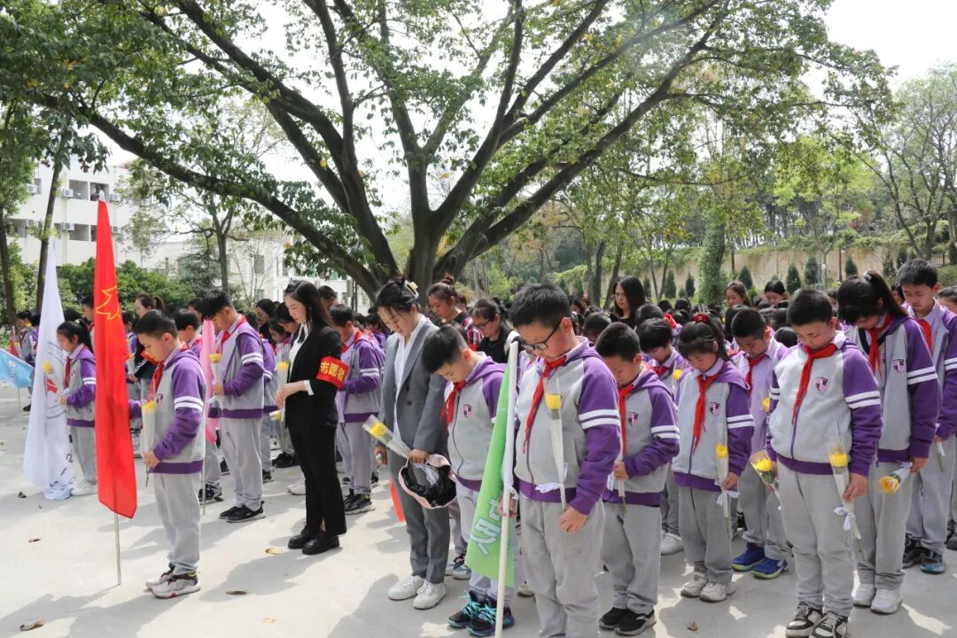 致敬,永远的英雄丨高新区火炬一小清明祭扫活动