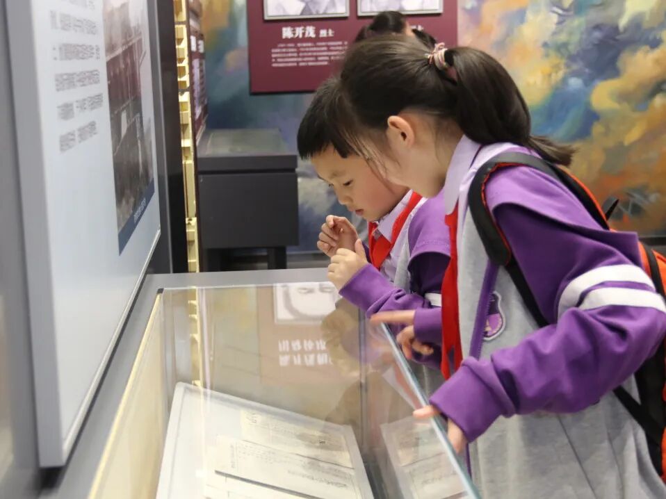 致敬,永远的英雄丨高新区火炬一小清明祭扫活动