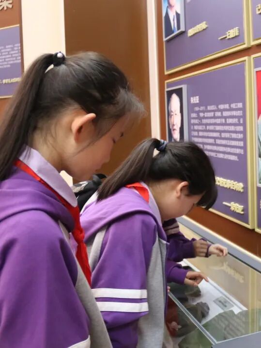 致敬,永远的英雄丨高新区火炬一小清明祭扫活动
