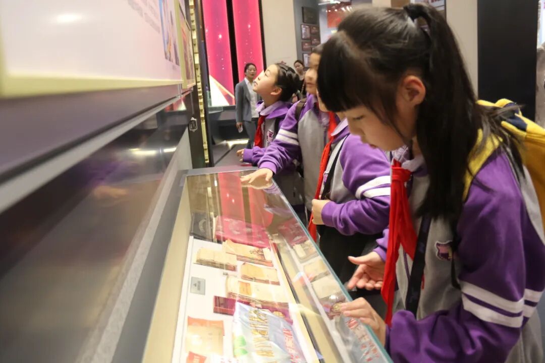 致敬,永远的英雄丨高新区火炬一小清明祭扫活动