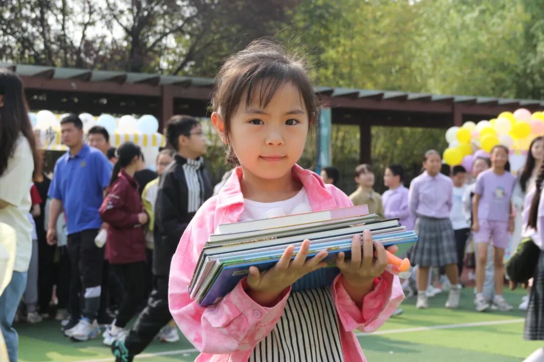 【火一读书节】春色恰如许,“旧书”开启新旅程 ---火炬一小2024年春第十一届读书节之跳蚤书市