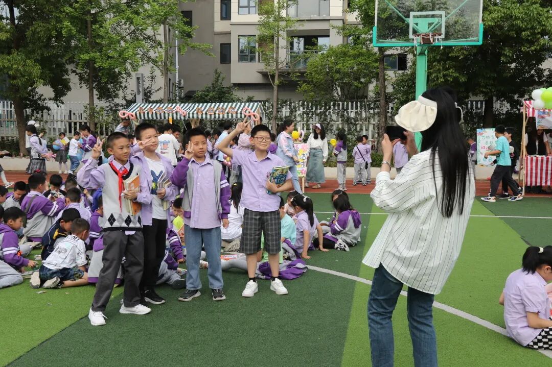 【火一读书节】春色恰如许,“旧书”开启新旅程 ---火炬一小2024年春第十一届读书节之跳蚤书市