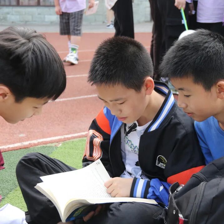 【火一读书节】春色恰如许,“旧书”开启新旅程 ---火炬一小2024年春第十一届读书节之跳蚤书市