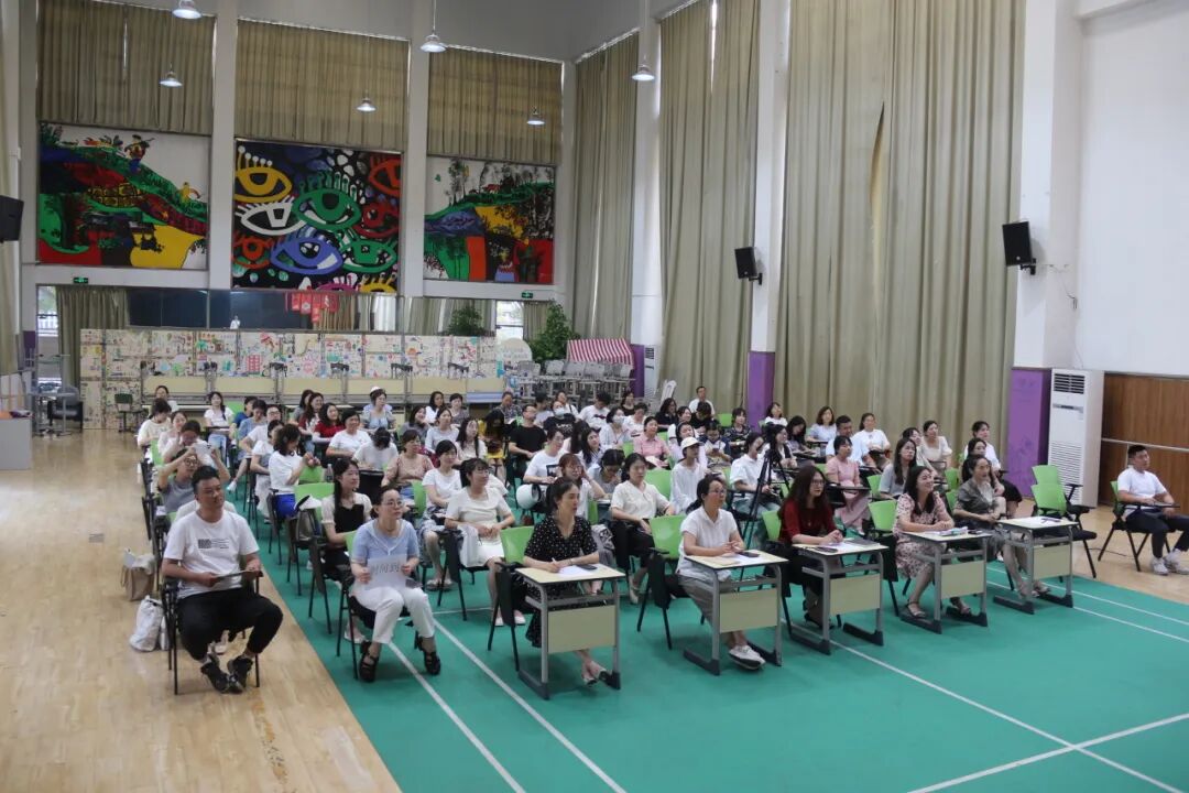 百舸争流,奋楫向前锤炼素养 ---火炬一小教师师德师风演讲比赛暨 31 期教师论坛活动