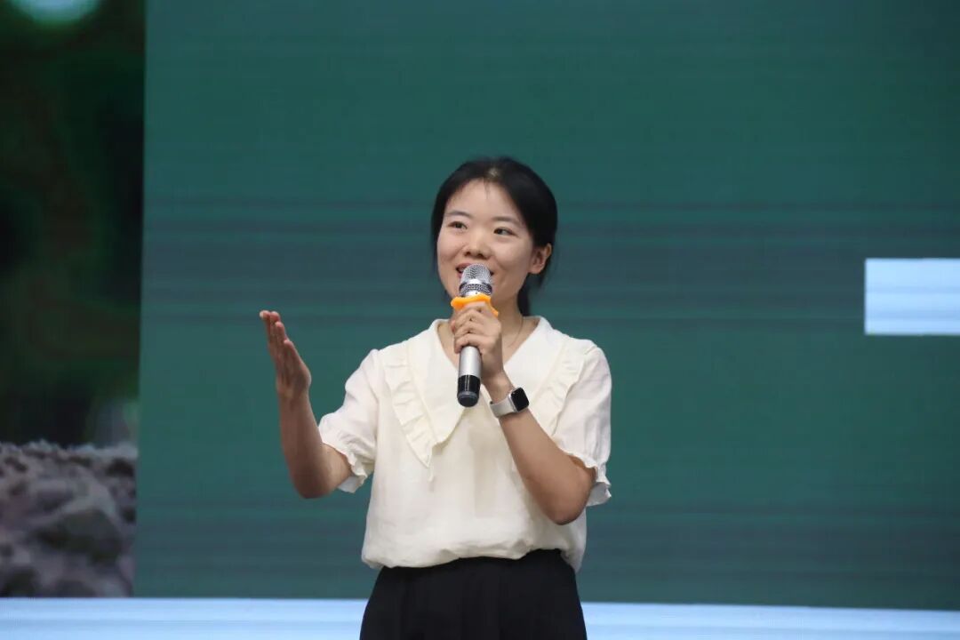 百舸争流,奋楫向前锤炼素养 ---火炬一小教师师德师风演讲比赛暨 31 期教师论坛活动