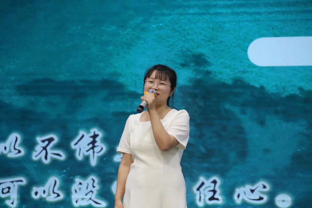 百舸争流,奋楫向前锤炼素养 ---火炬一小教师师德师风演讲比赛暨 31 期教师论坛活动