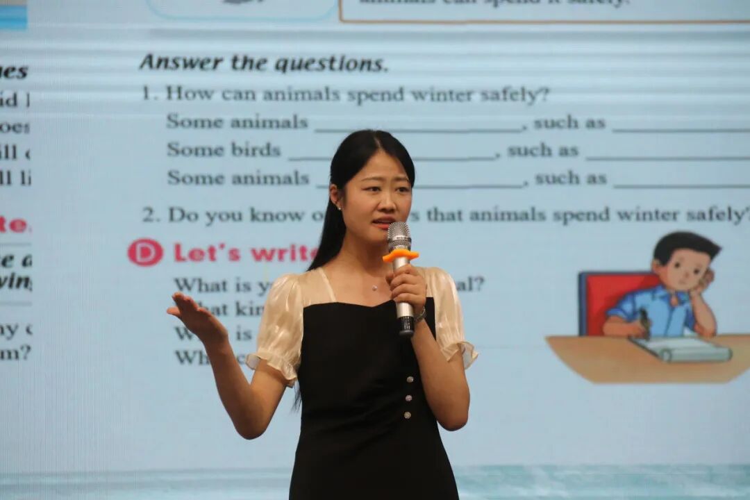 百舸争流,奋楫向前锤炼素养 ---火炬一小教师师德师风演讲比赛暨 31 期教师论坛活动