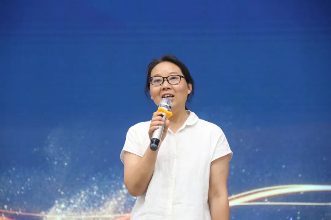 百舸争流,奋楫向前锤炼素养 ---火炬一小教师师德师风演讲比赛暨 31 期教师论坛活动