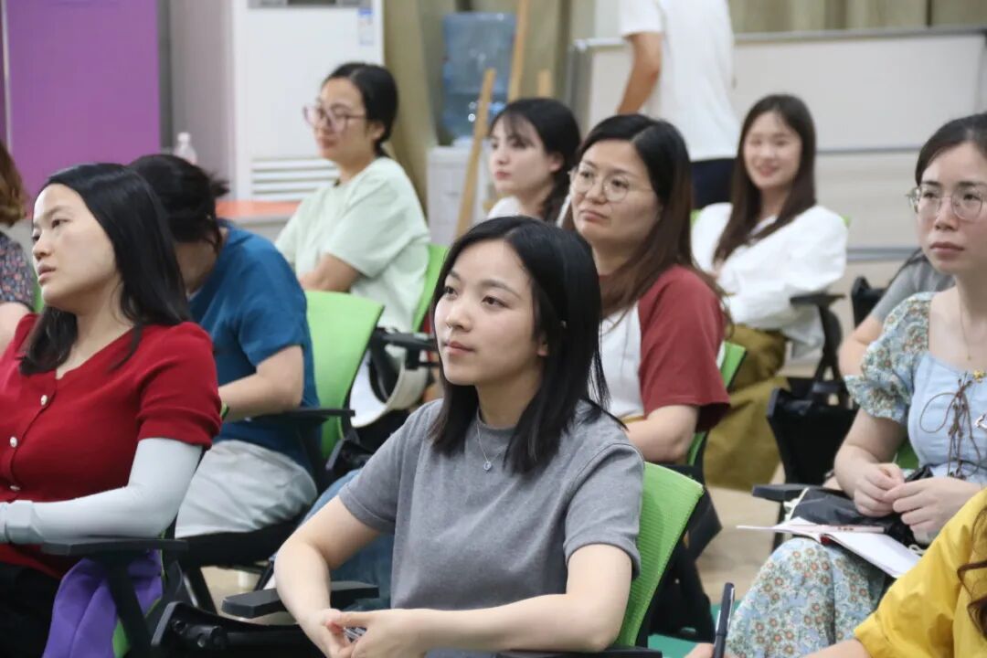 百舸争流,奋楫向前锤炼素养 ---火炬一小教师师德师风演讲比赛暨 31 期教师论坛活动