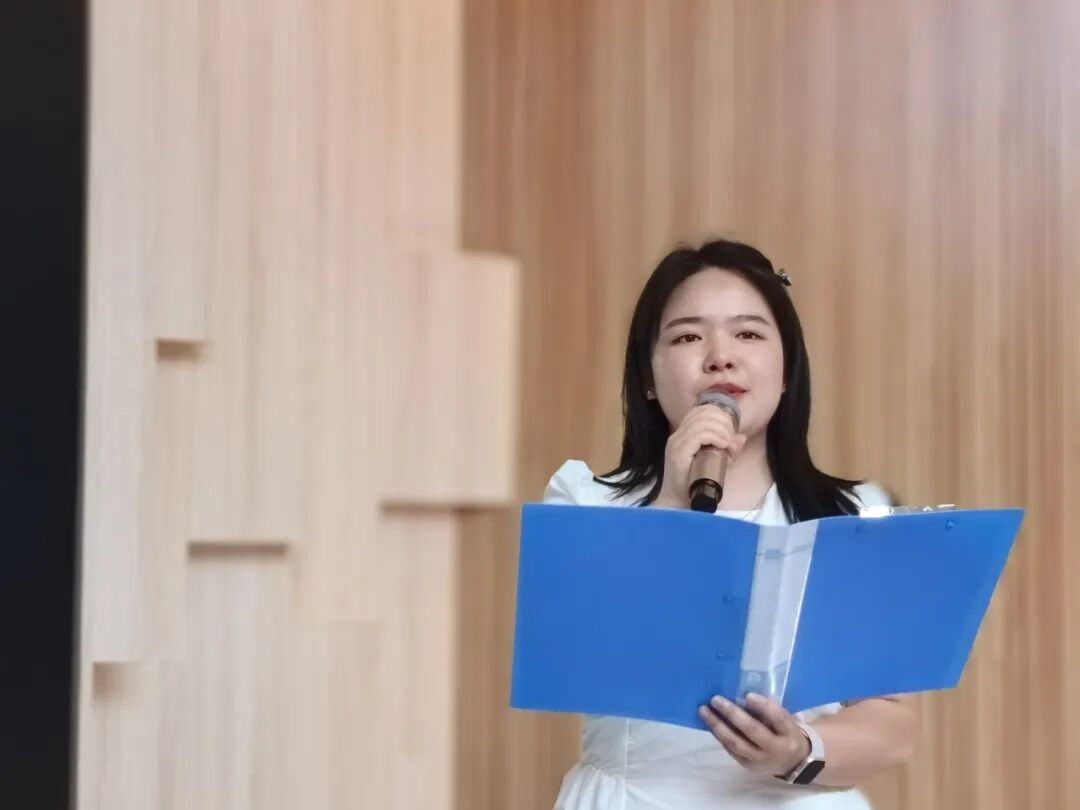 百舸争流,奋楫向前锤炼素养 ---火炬一小教师师德师风演讲比赛暨 31 期教师论坛活动