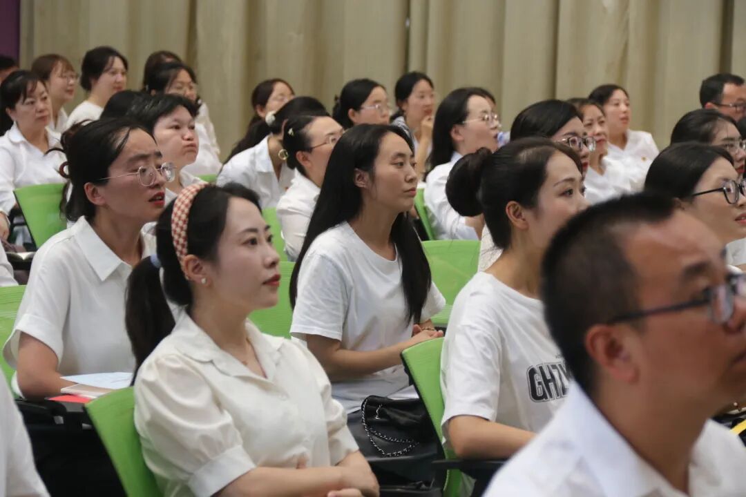 出发/一起奔赴,我们的"未来"----2024年秋火炬一小教师开学工作会