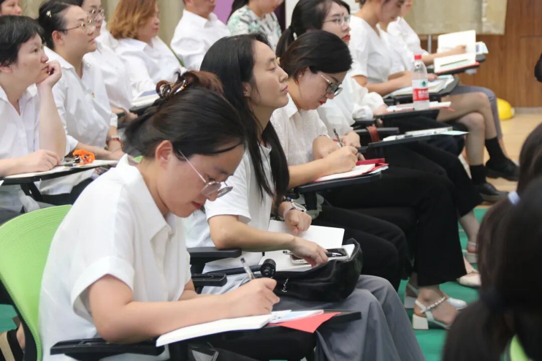 出发/一起奔赴,我们的"未来"----2024年秋火炬一小教师开学工作会