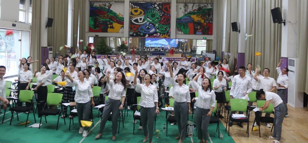 出发/一起奔赴,我们的"未来"----2024年秋火炬一小教师开学工作会